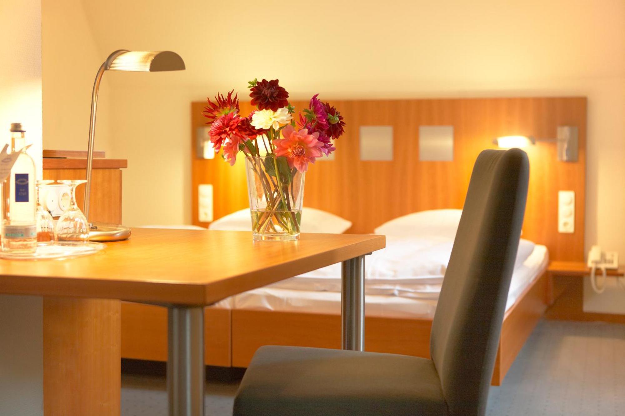 Landhotel Zum Schwanen Mit Restaurant Mona Liza Osthofen Екстер'єр фото